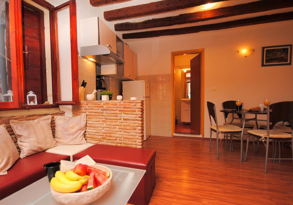 Guesthouse Ancient Stone Rovinj Chambre photo